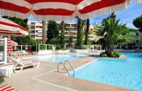 GOLFE JUAN Joli 2 pièces clim piscine à 5 minutes de la mer